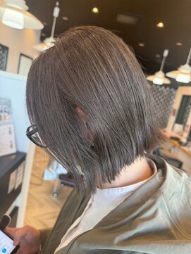 クロエ バイ ラヴィズム 新潟ビルボードプレイス2店(CLOE by LUVISM) グレージュブラウン＆外ハネボブ