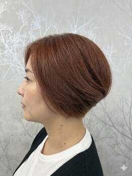 テントウムシヘアー(TENTOUMUSHI HAIR)の写真/白髪を明るく染めるグレイカラー「カット+髪質改善白髪染め7670円」潤いしっとり、上品なスタイルに