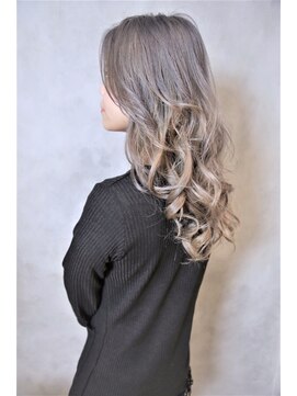 リルア 博多(LIRUA) クリアシルバーアッシュ