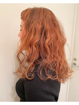 キサイ バズ(kisai BUZZ) くせ毛をいかしてハイライト アプリコットカラー