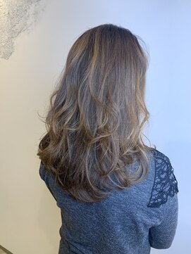 ランカ(ranka) 白髪染め＋ハイライト、レイヤースタイル