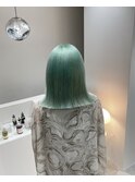 エメラルドグリーン