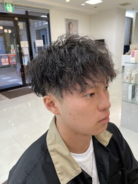 リファインド ギフト ヘアー ステージ(Refined gift HAIR STAGE) メンズ波巻きパーマ刈り上げショートマッシュ