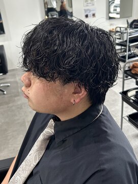 ヒュイル バイ ニアウ(Hwyl by Niau) メンズカットパーマ波巻きスパイラルマッシュショートウルフ