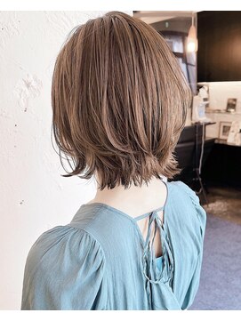 ティーシェル(TIECHEL) 小顔イメチェン、ブルーグレージュカラーくびれレイヤーボブ