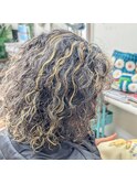 グレイヘアメッシュウェーブパーマ