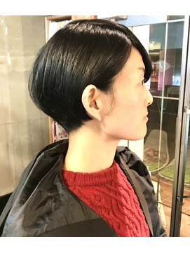 ダブルアームズ(W ARMS) 丸いフォルムの重ためショート。