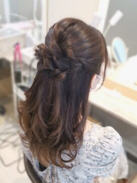 ヘアセットサロン ミント(Hair set salon MINT) ねじりハーフアップ