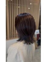 イゾラ(isola)&nbsp;春のシナモンピンク×ミディアムレイヤー｜多毛さんにおすすめ