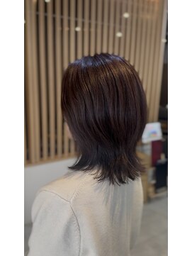 イゾラ(isola) 春のシナモンピンク×ミディアムレイヤー｜多毛さんにおすすめ