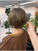 オリーブベージュ