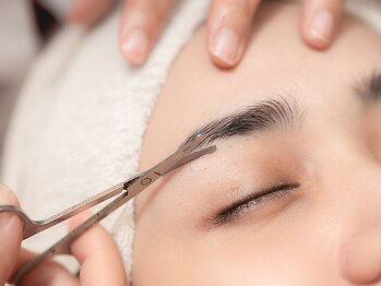 セッション メンプラス(Session MEN+)の写真/第一印象は3秒で決まる。ひげ・眉・カットを60分で完結。ビジネスで勝てる清潔感を論理的に作ります。