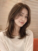 オアシスアヴェダ ザ・ペニンシュラ東京(OASIS AVEDA)&nbsp;大人セミロングレイヤー・前髪カット・艶髪・グレージュ30代