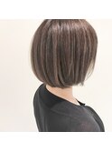 グレージュのボブスタイル