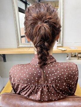 コンパス(COMPASS) 三つ編みポニーテール