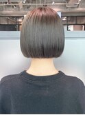 ミディアムショートボブおくれ毛前髪カット_ba546011