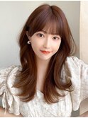 後れ毛が可愛い顔周りハイレイヤーロングチェリーブラウン