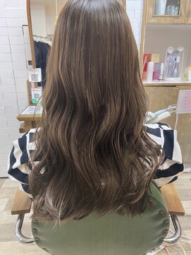 クート(ku-to+) 『南浦和』艶巻きグレージュ