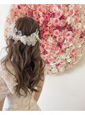 洋装 可愛い 花冠 ゆる巻き ダウンスタイル ヘアアレンジ