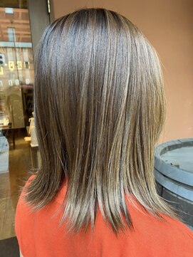 ココカラヘアー ニコ(cococara hair nico) 切りっぱなしボブ/ハイライト/グラデーションカラー