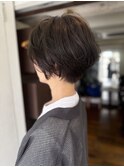 白髪も染まるオリーブベージュ 丸みショート
