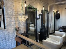 オルソードゥーエ(orso 2e)の雰囲気（全席搭載ipadで雑誌や映画、ドラマをお楽しみください。）