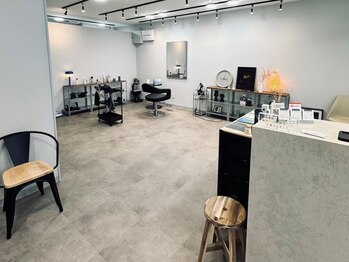 シル 調布(SIL.)の写真/美容室が苦手。家族で通えるサロンが欲しい。そんな大人女性にオススメのオーナー美容師×贅沢な完全個室＊