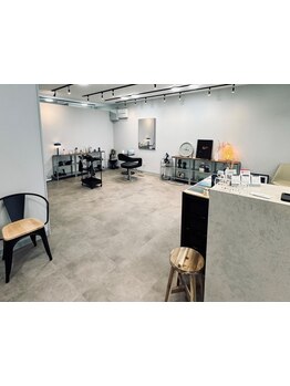 美容室が苦手。家族で通えるサロンが欲しい。そんな大人女性にオススメのオーナー美容師×贅沢な完全個室＊