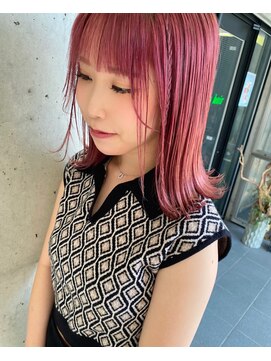 ガルボ ヘアー(garbo hair) 鮮やかなハイトーンピンクカラー