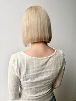 ロックス バイ マグ 松本(rocks BY MAG)&nbsp;ハイトーンホワイトブロンド×韓国風切りっぱなし小顔ボブ