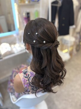 アトリエビューティーアミュ(atelier beauty AmU) お呼ばれ綺麗めハーフアップ パールピンスタイル