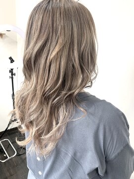 マイレ(maile) シャドウルーツ　ベージュカラー