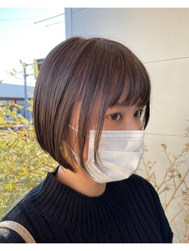 イースタイル 志都呂店(e-style com’s hair) マロンカラーのミニボブ