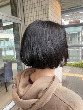 スタジオ アルファプラス 日暮里店(studio α+) ステップボーンカットカットボブショートハイライト白髪ぼかし