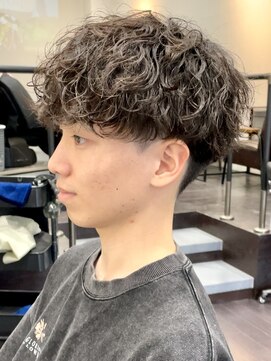 マグ カーネ バイ フィフス(Mag KANE by fifth) 波巻きパーマシャドウパーマスパイラルパーマメンズマッシュ