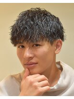 フリーク バーバーショップ 都島店(FREAK BARBER SHOP) 黒髪縦落ちツイストスパイラルパーマツーブロックマッシュ