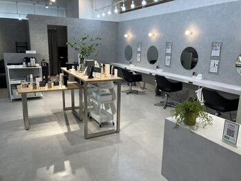 セブンカラーズ TSUTAYA BOOKSTORE静岡の写真/TSUTAYA店内のカラー専門店で、スキマ時間にサッとキレイになれるのが嬉しい♪通いやすい価格も◎