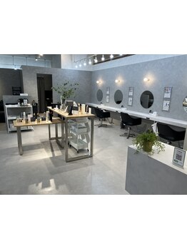 TSUTAYA店内のカラー専門店で、スキマ時間にサッとキレイになれるのが嬉しい♪通いやすい価格も◎