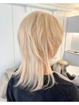 ノラ ウメダ(NORA UMEDA) 抜きっぱなしブロンドホワイトカラーケアブリーチデザインカラー