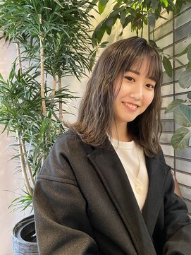 エイト 博多店(EIGHT hakata) 透明感あるやつは光で色変わる