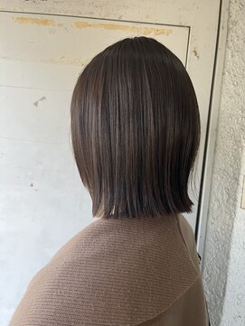 エミュー(emue) 暗色ツヤ感ブラウン