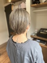 ヘアーホームイロ(Hair Home IRO)&nbsp;シルバーカラー×ショートヘア