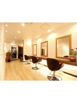 お客様の髪を一番に考えた丁寧な施術が魅力♪あなたの魅力を引き出す、あなただけのスタイルを―。