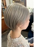 ホワイトシルバー×ハンサムショート