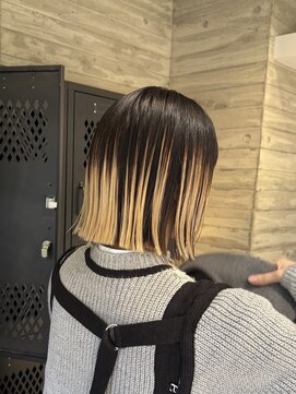 ヲタク(wotaku.) アンブレラカラールーツカラー裾カラーブリーチ切りっぱなしボブ