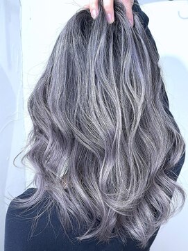 ブレイズヘアー(BLAZEhair) 【明るめ多め】ホワイトシルバーバレイヤージュ×ブリーチ４回