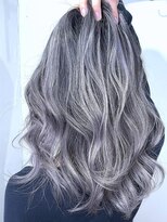 ブレイズヘアー(BLAZEhair) 【明るめ多め】ホワイトシルバーバレイヤージュ×ブリーチ4回