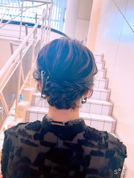 ヘアメイク ジェイエム ルーズシニヨン