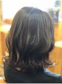 ダークグレージュ×大人かわいい切りっぱなしゆるふわボブ