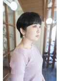 《e's中目黒/代官山美容室》ネイビー×ワイドバングショート